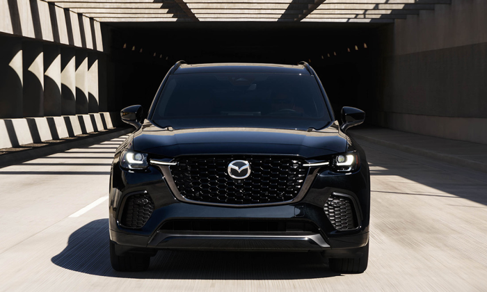 2025 Mazda CX-70 facing front
