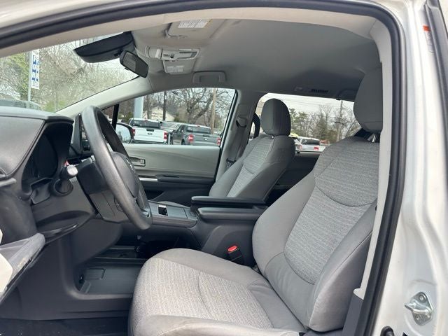 2021 Toyota Sienna LE