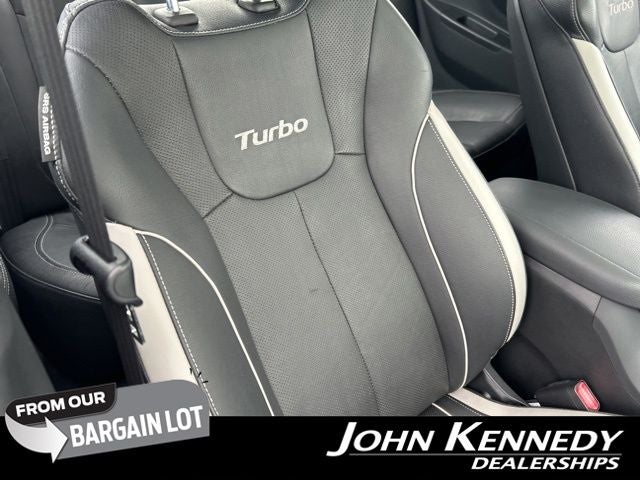 2013 Hyundai Veloster Turbo w/Black