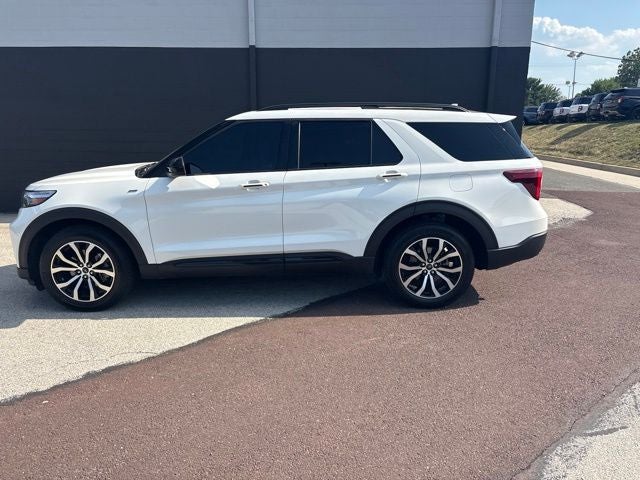 2024 Ford Explorer ST-LINE 4WD's photo