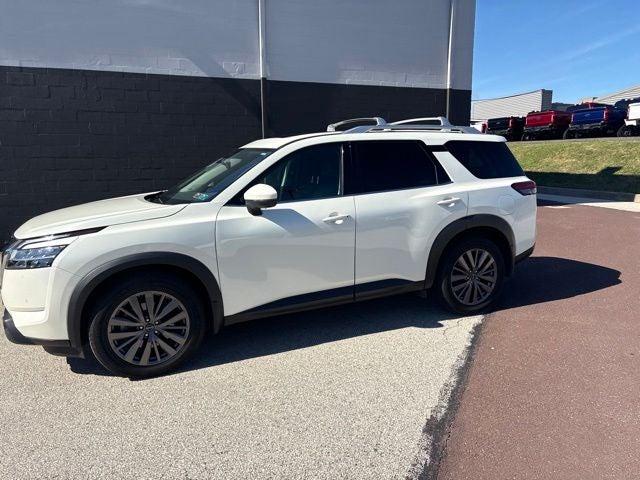 2024 Nissan Pathfinder SL